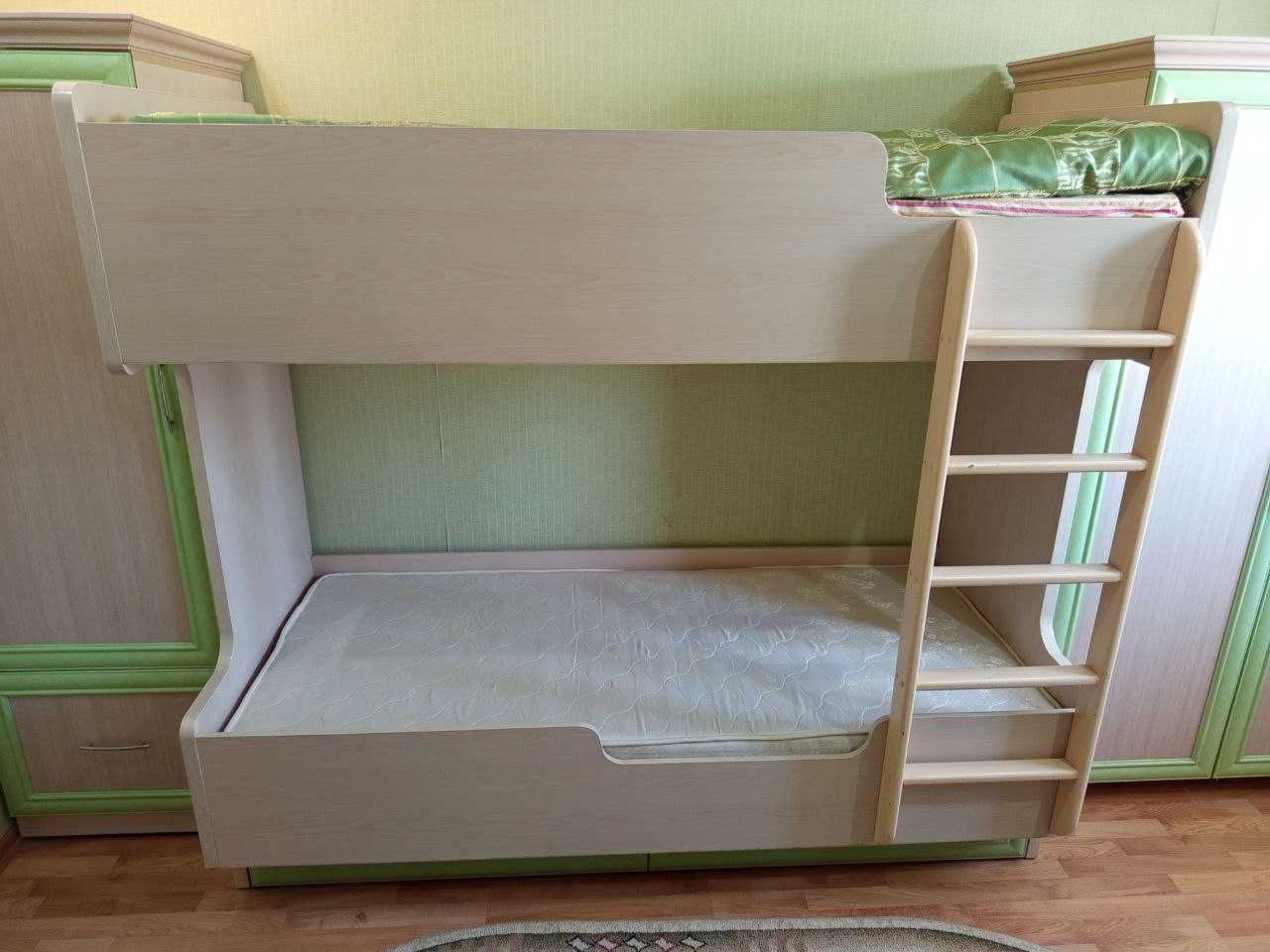 Кровать двухярусная.
С матрасами . ikki qavatli krovat