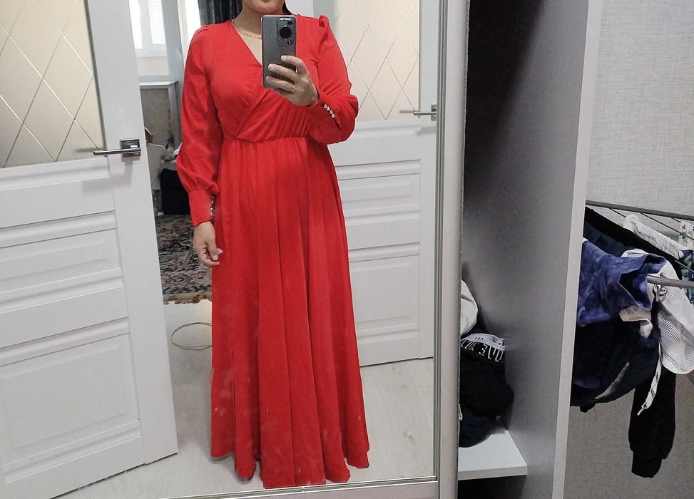 Платье вечернее продается