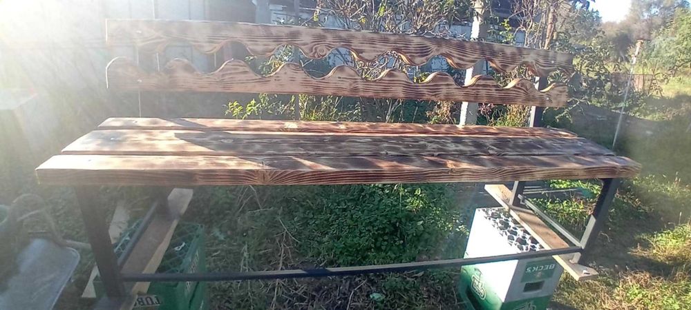 Bancă de lemn realizată manual