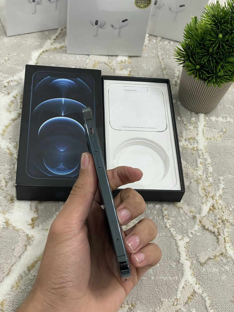 iPhone 12 Pro в идеальном состоянии