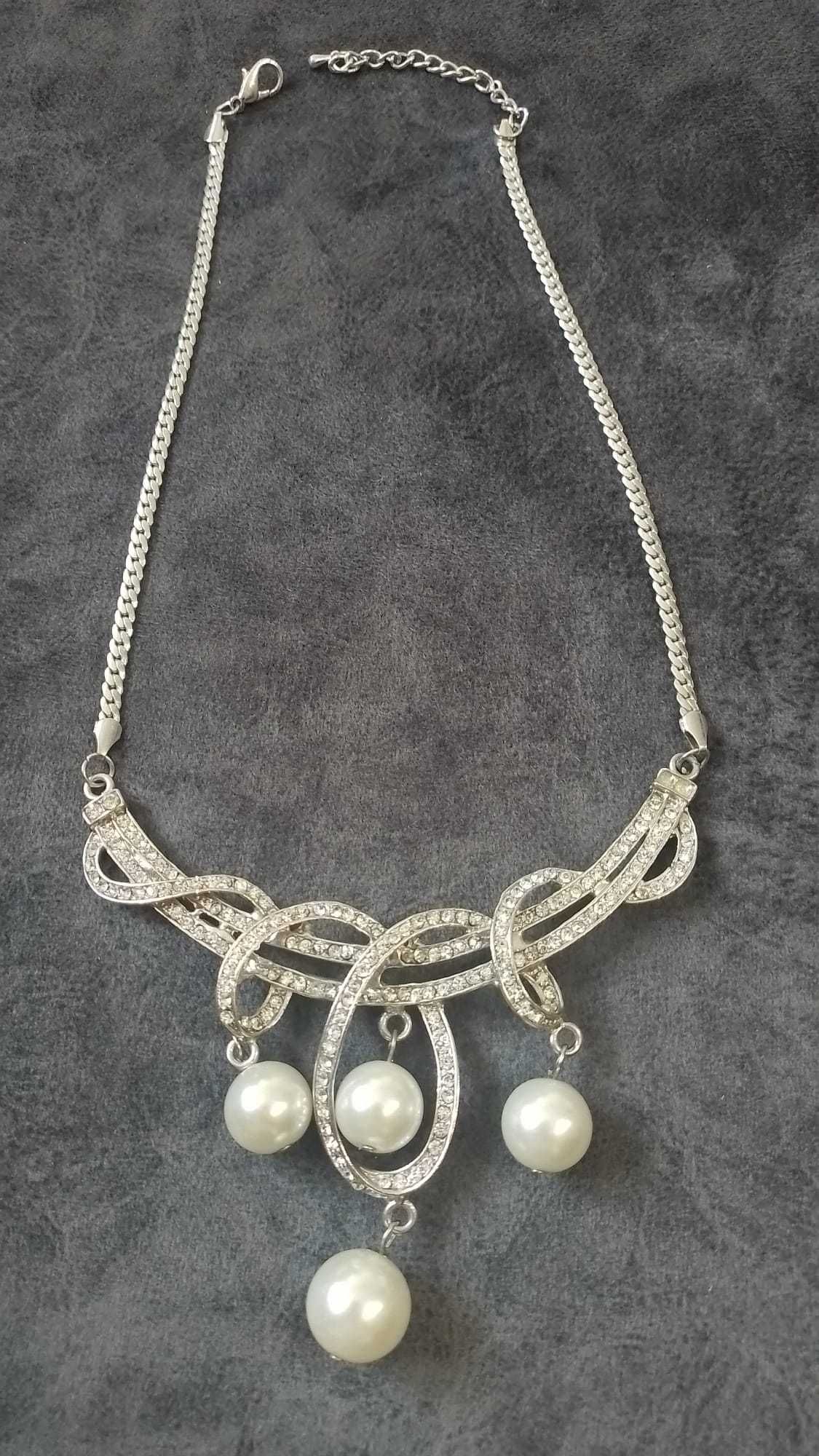 Colier/lantisor argintiu cu perle