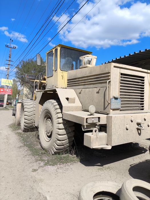 Фронтальный погрузчик продам