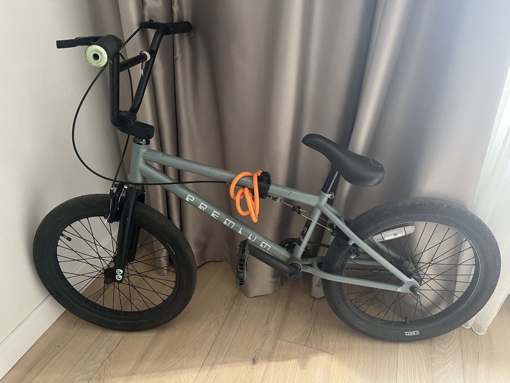 BMX почти не ездил 2 года был на парковке и пылился
