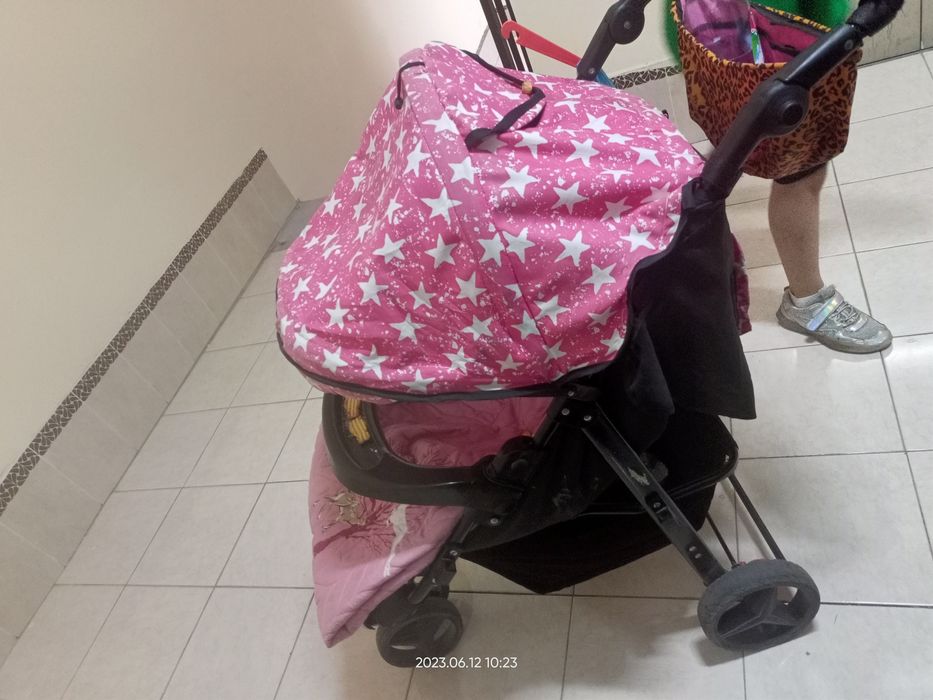 Продам коляску очень удобная и красивая