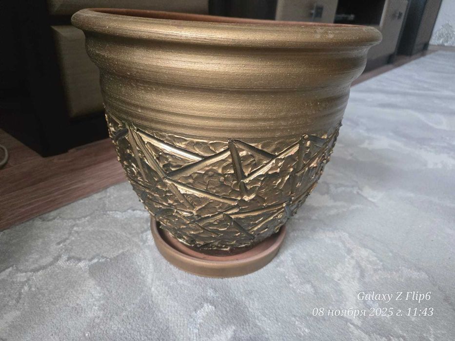 продам напольный цветочный керамический горшок