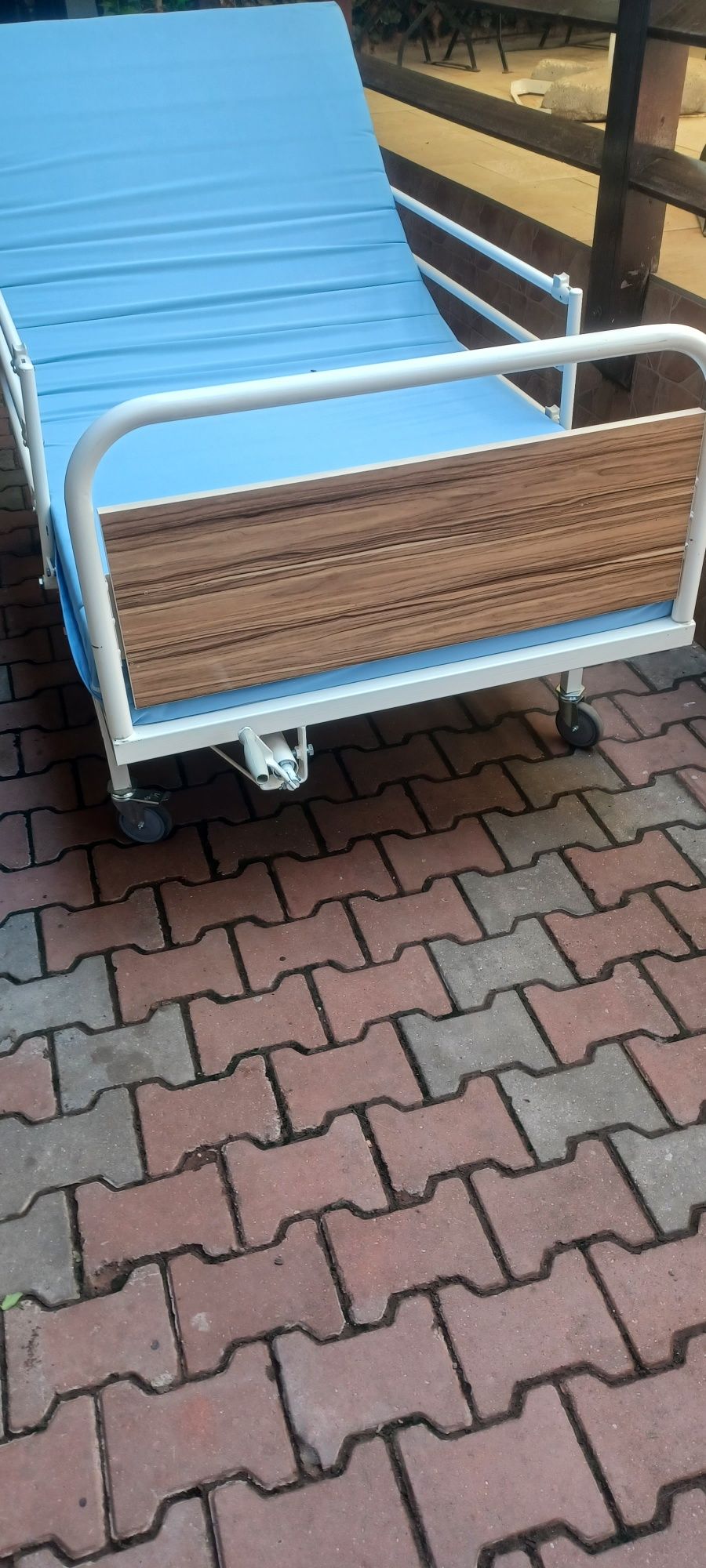 Pat de spital cu functie ridicare cap