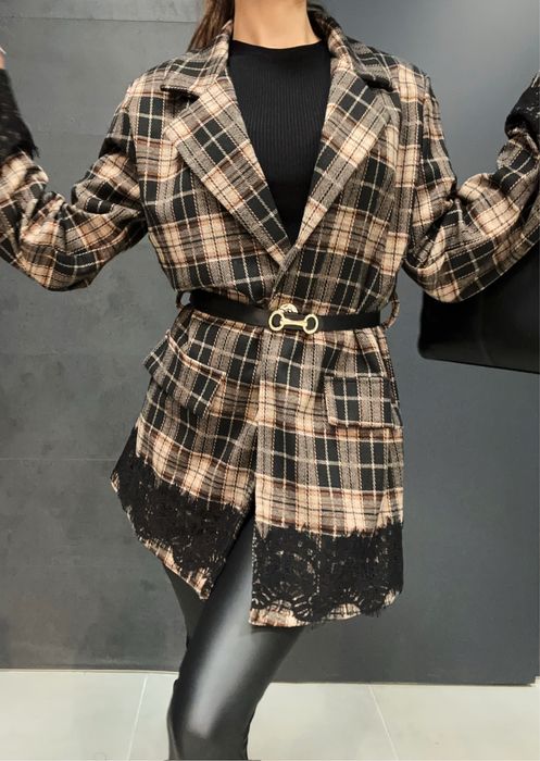 Дамско сако / блейзър каре с дантела