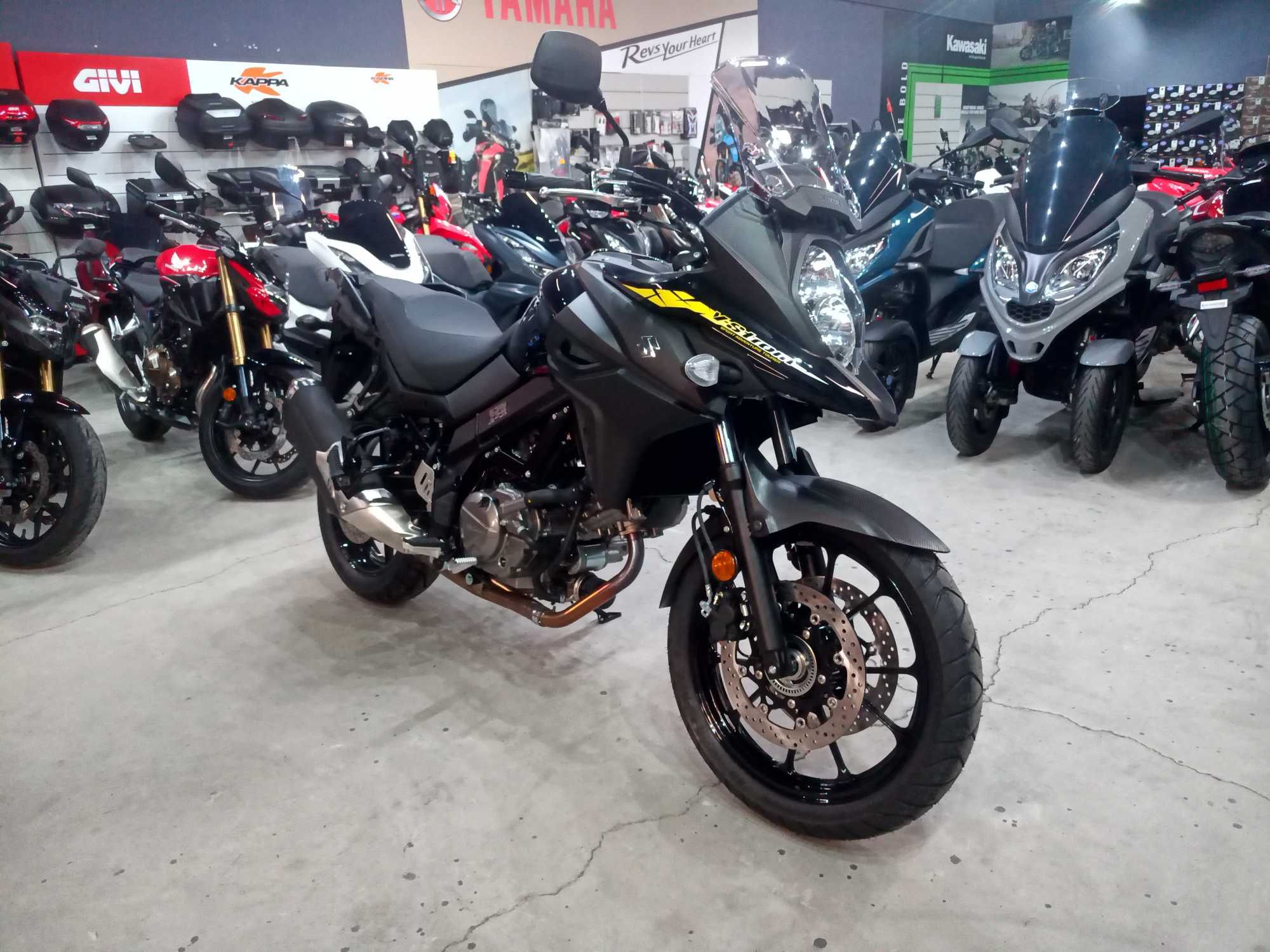 Suzuki DL650A V-Strom M4