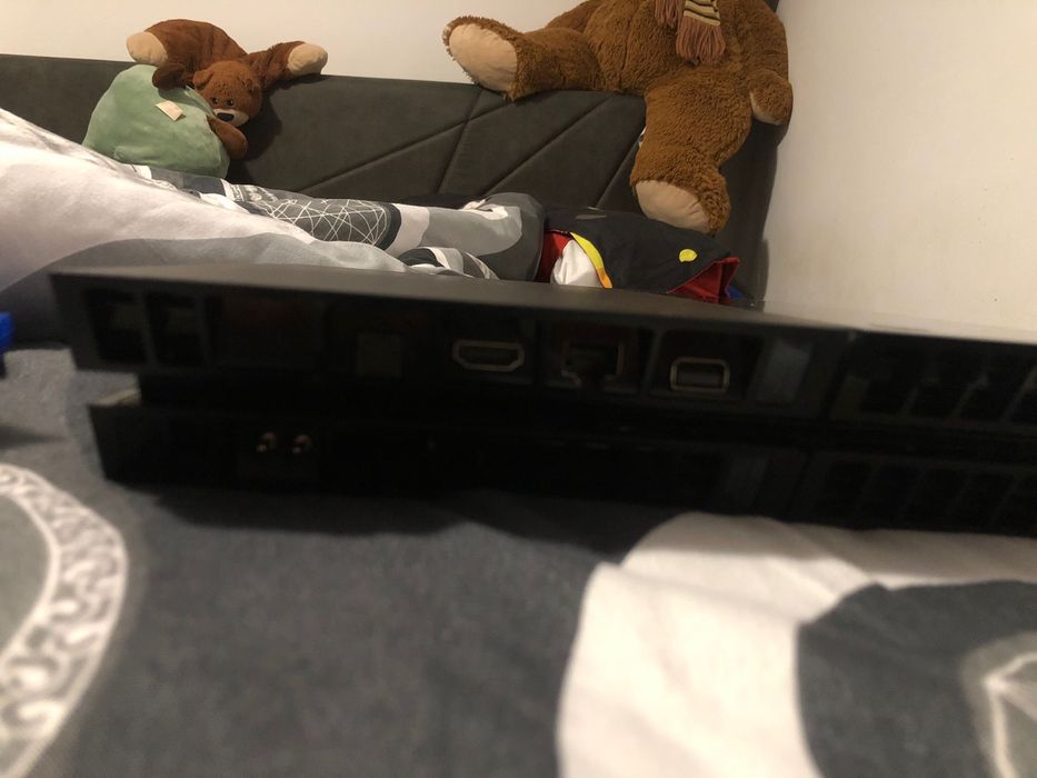 Vand PS4 + jocuri