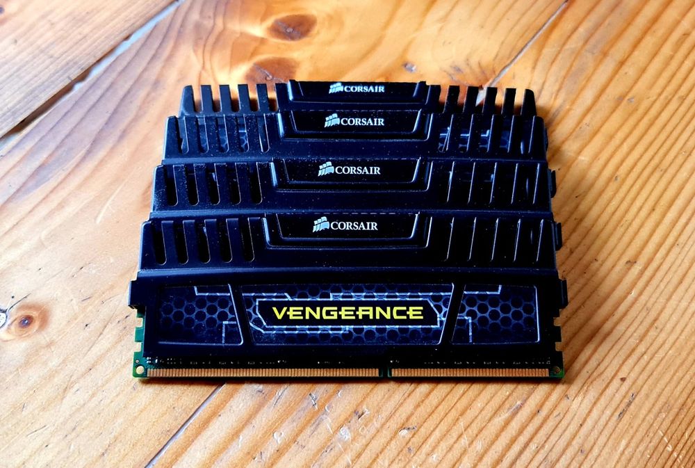 16GB RAM DDR3 1600MHz CL9 1.5v Corsair Vengeance