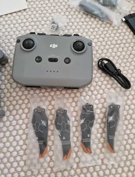 Dronă DJI Air 2S - Nouă în cutie, set complet cu toate accesoriile
