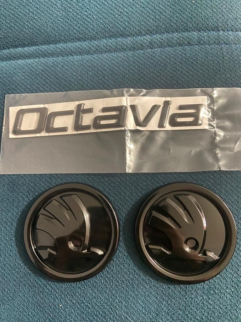 Значки на Skoda Octavia новые