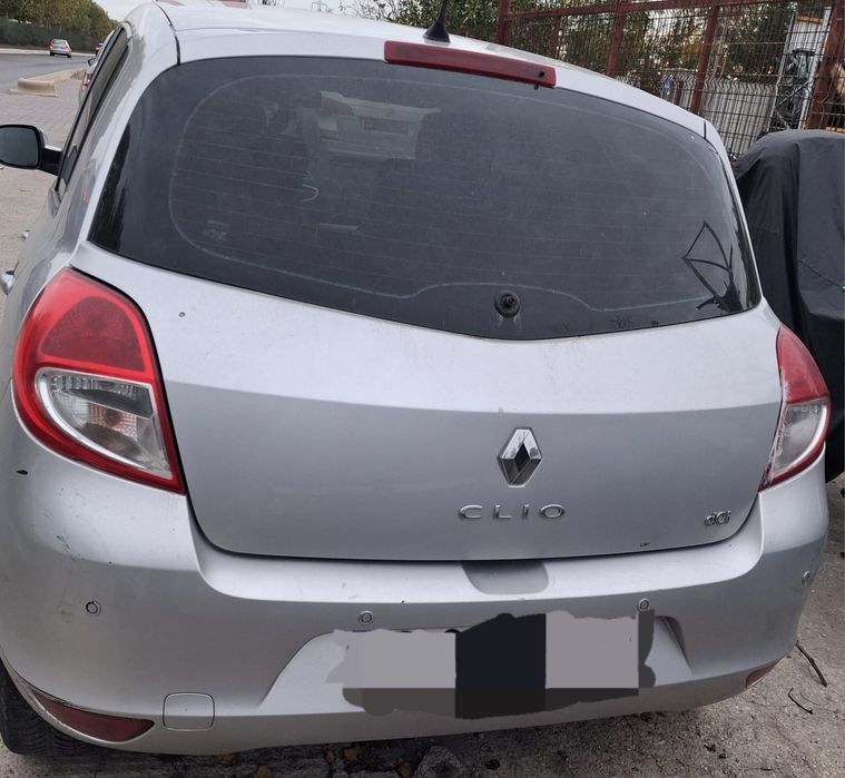 Dezmembrez renault clio 3