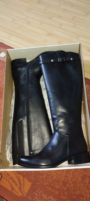 Cizme până la genunchi de la Lasocki 350 lei