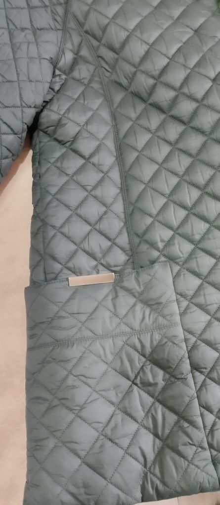 Куртку женскую продам