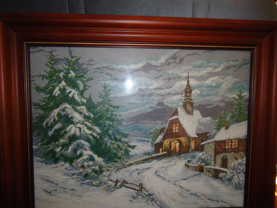 свещници .часовник,гоблени и пана за дома