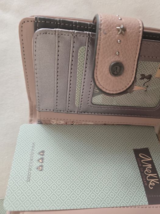 Ново портомоне анеке с монетник и картодържателл