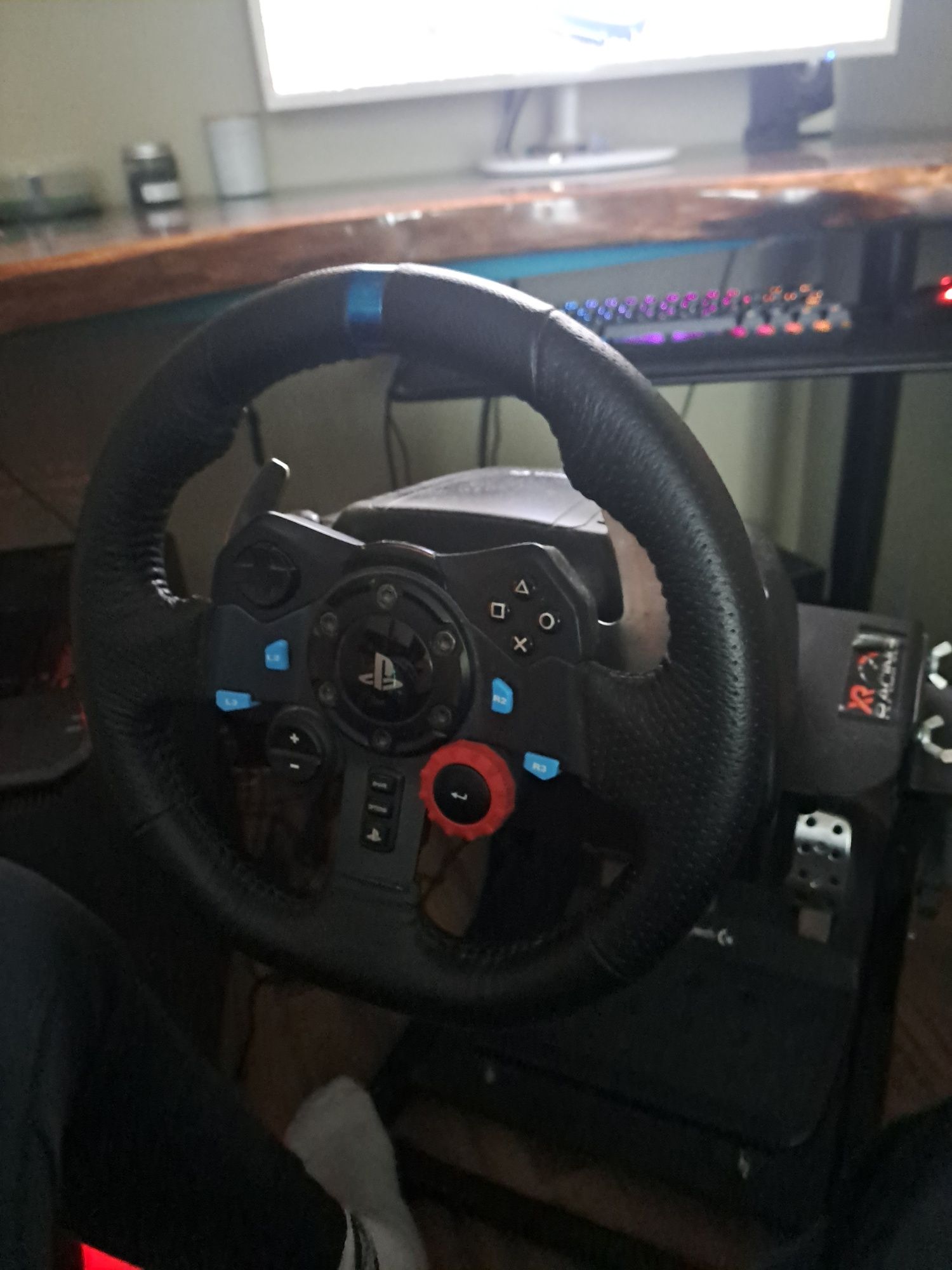 Volan de gaming în stare buna