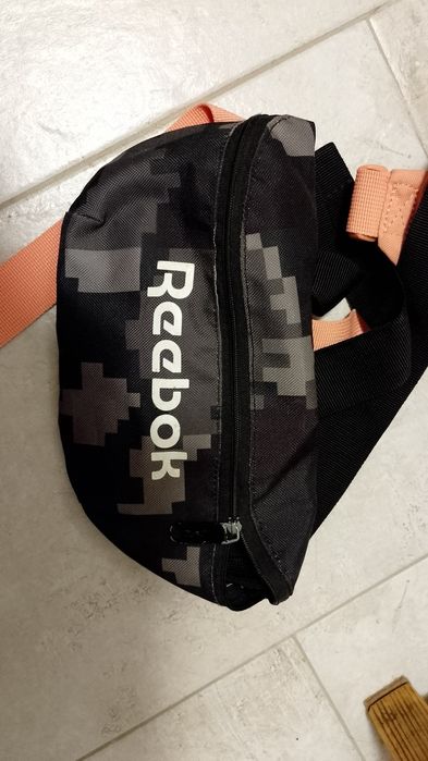 Borseta Reebok negru cu gri