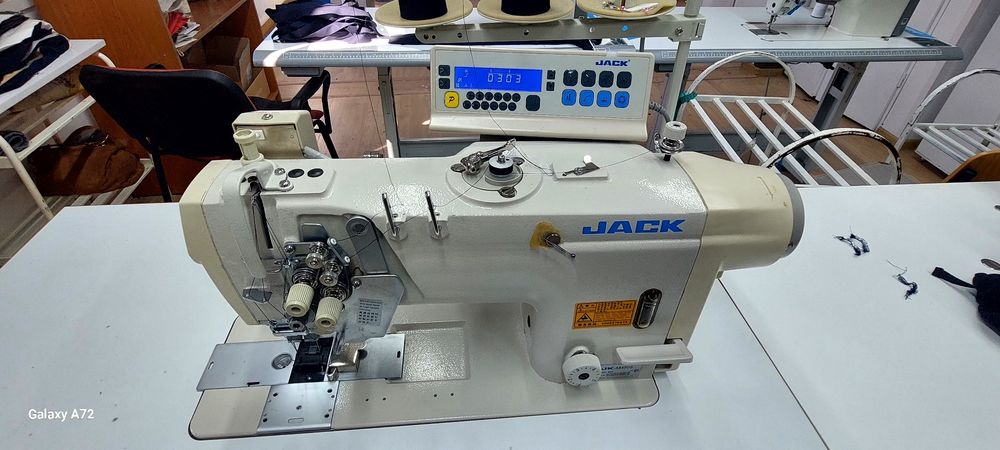 Masina cusut cu doua ace Jack  -58450G
