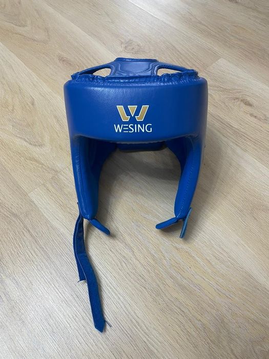 Шлем и перчатки от Wesing