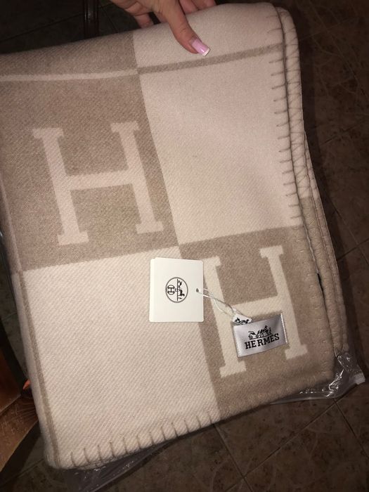 Hermes одеало и възглавница