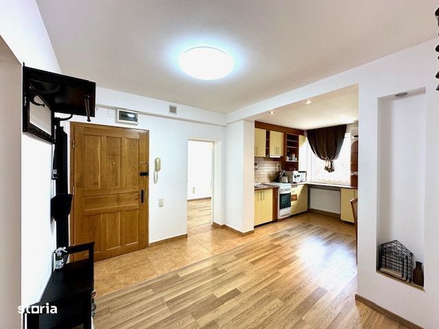 Apartament 3 camere 88 mp bloc particular din cărămidă zona Centrală