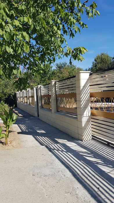 Porti, garduri , balustrade , scari interioare si exterioare etc.