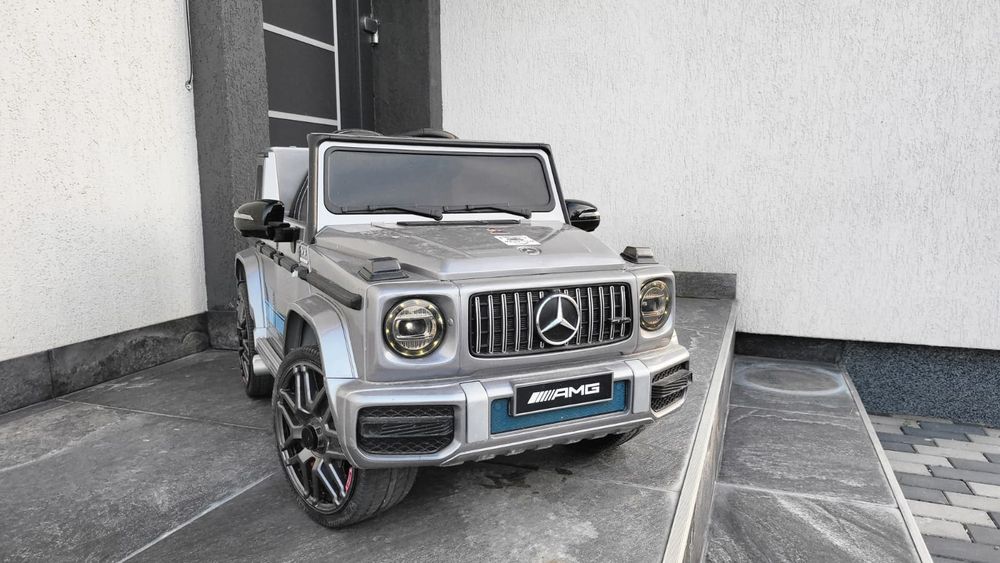 Vând mașinuța marca Marcedes