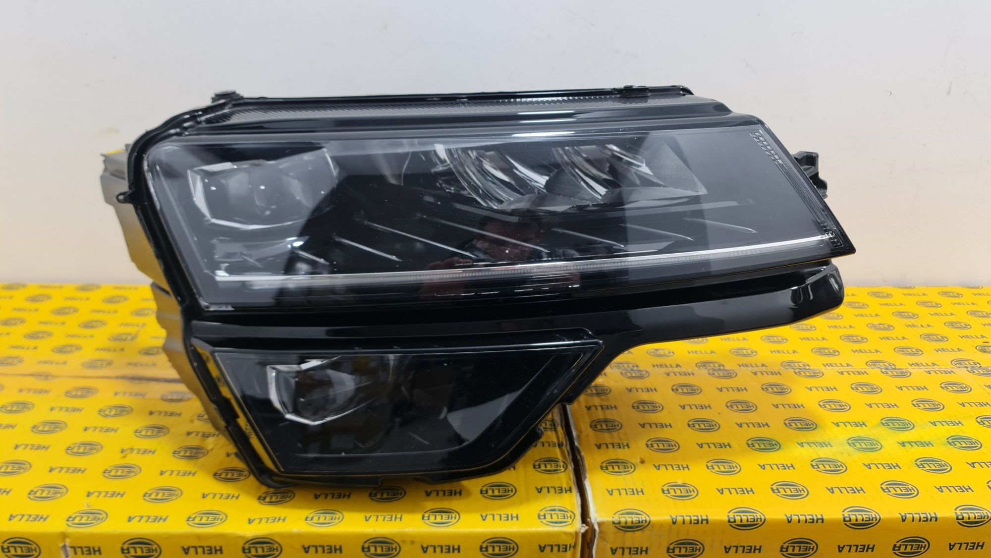 Far dreapta full led Skoda Karoq 57b