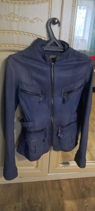 Продам кожаную женскую куртку