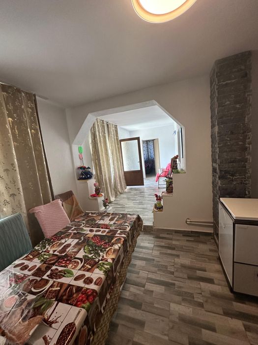 Vând casă locuibila renovată în totalitate