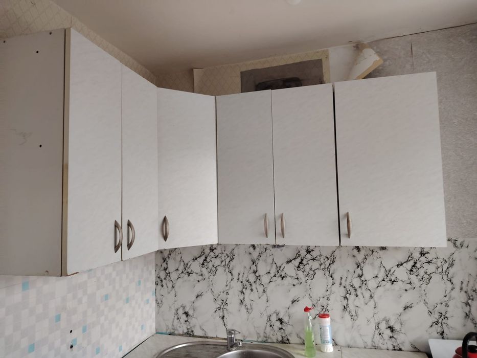 Отдам срочно самовывоз. Мойка почти новая, шкафы б/у .