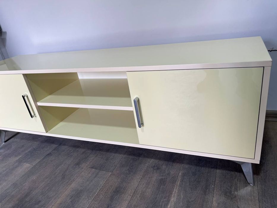 Пад тв тумба размер 1.60см 54см 40см 100% бежвий акрилдан