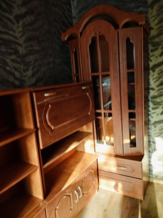 Продам шкафчики,и сервант за все 8000