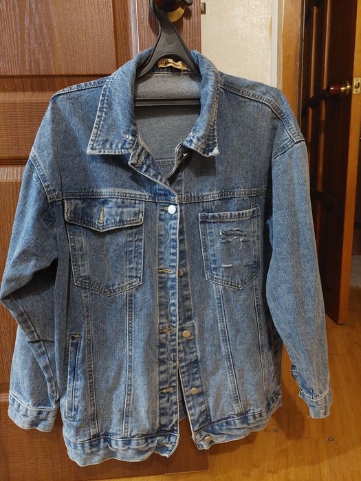 Продам джинсовый куртка в отличном состоянием.  Одевала только  общий