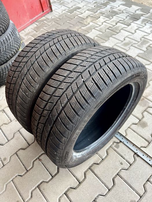 2 броя Зимни Гуми 215/65/16 98H CONTINENTAL ДОТ: 2922