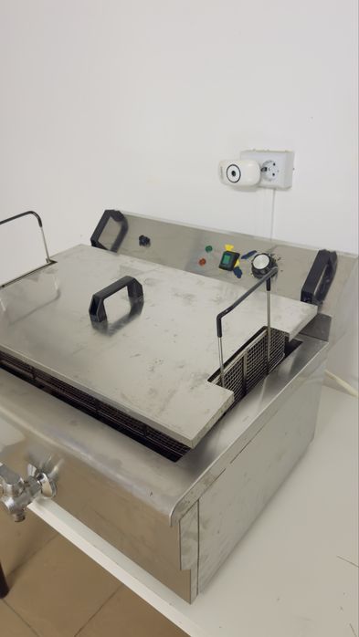 Utilaje Horeca / frigider inox / Chiuveta / friteuza / mese inox