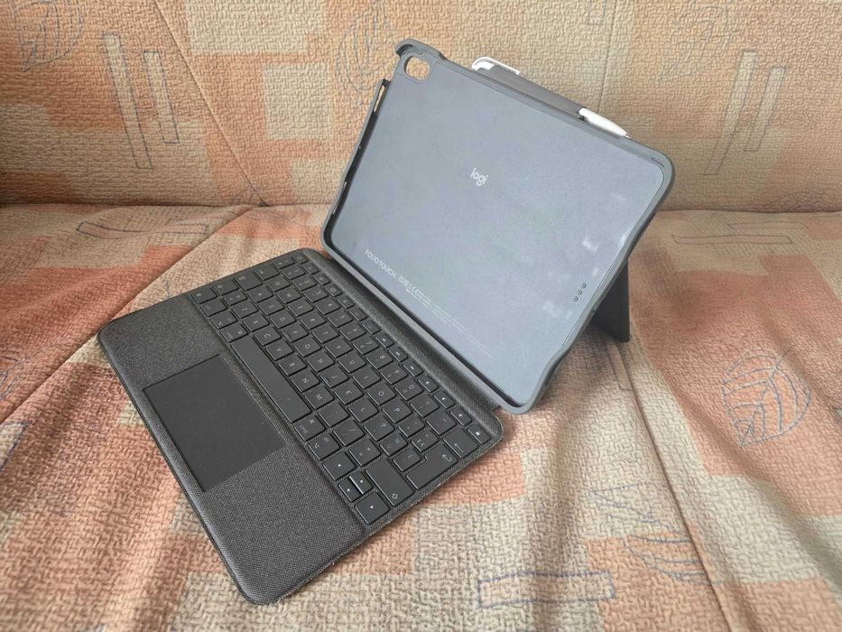 Husa Logitech FolioTouch - iPad Air Pro (4th & 5th gen) 11"