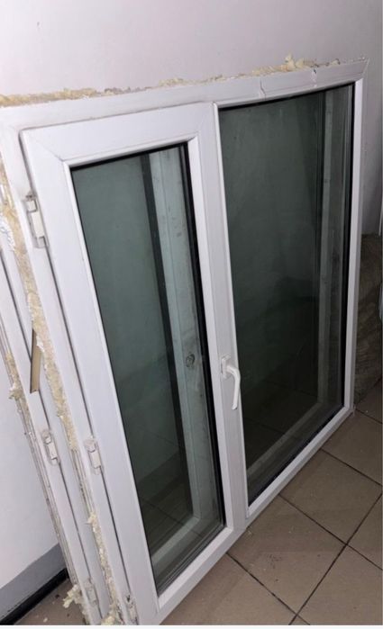 Б/У пластиковое окно для дома