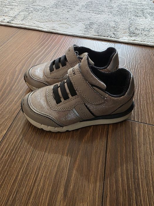 Обувки за момичета