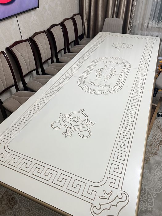 Стол для гостиной