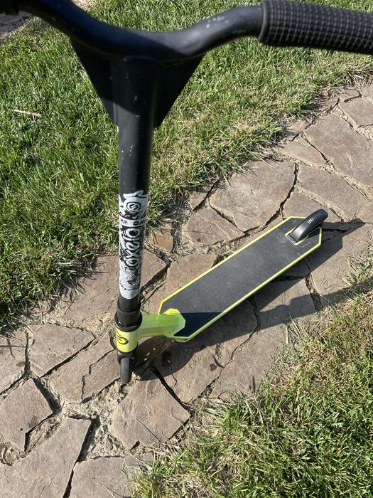 Trotineta Oxelo freestyle neon flamanzi