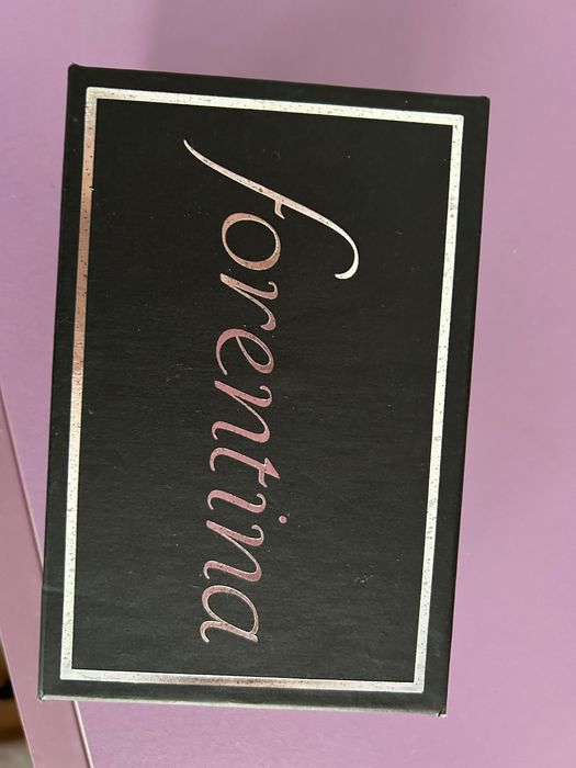 Дамски часовник нов в кутия