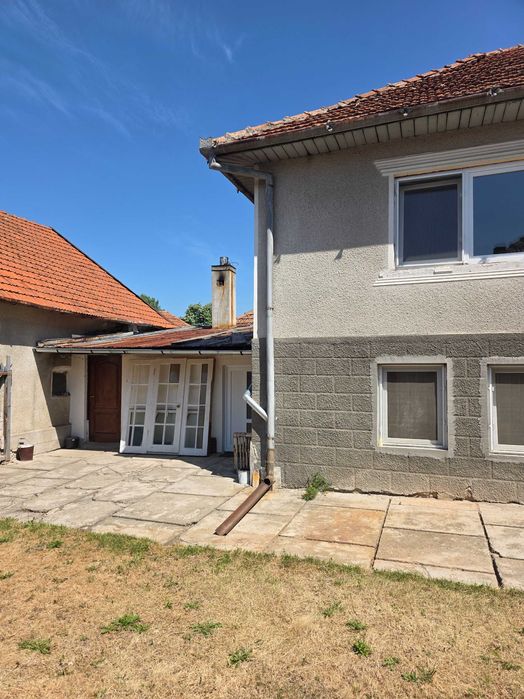 Casa de vanzare in localitatea Pui