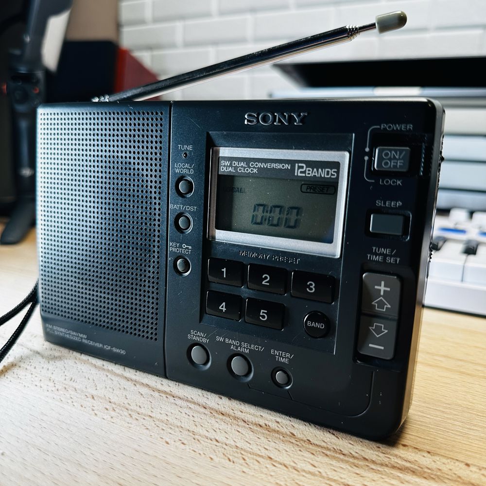 Radio de colectie Sony ICF-SW30 - impecabil