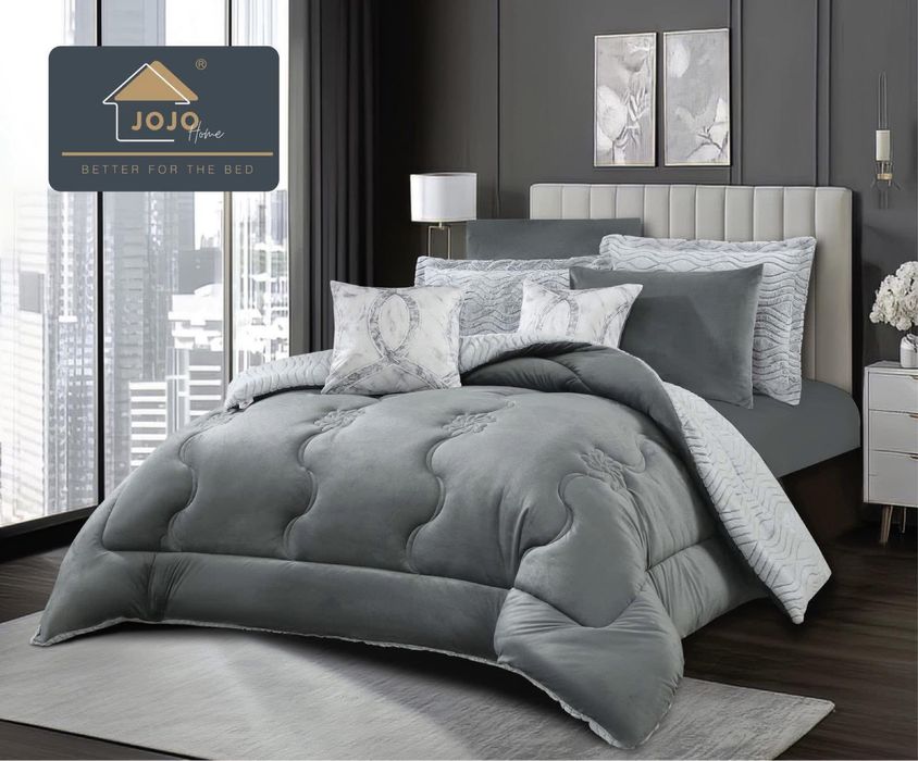 Set cuveltura de pat , material pufos si moale la atingere.