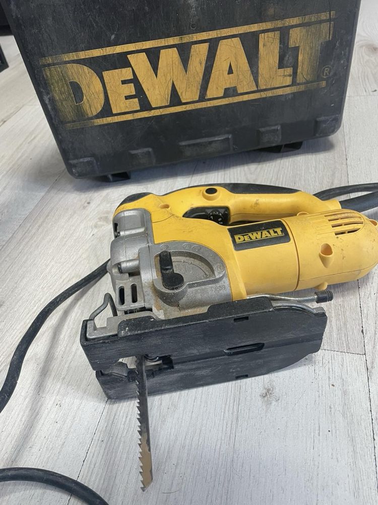Зеге Dewalt с куфар