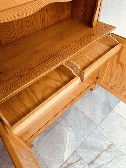 Масивен дървен бюфет / шкаф в рустик стил – отлично състояние