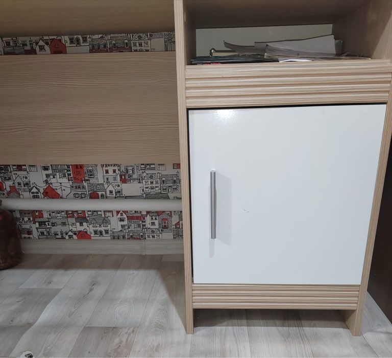 Продам шкаф и стол